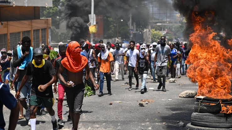 Autoridades de Haití y Kenia se reúnen antes del despliegue de paz en la isla