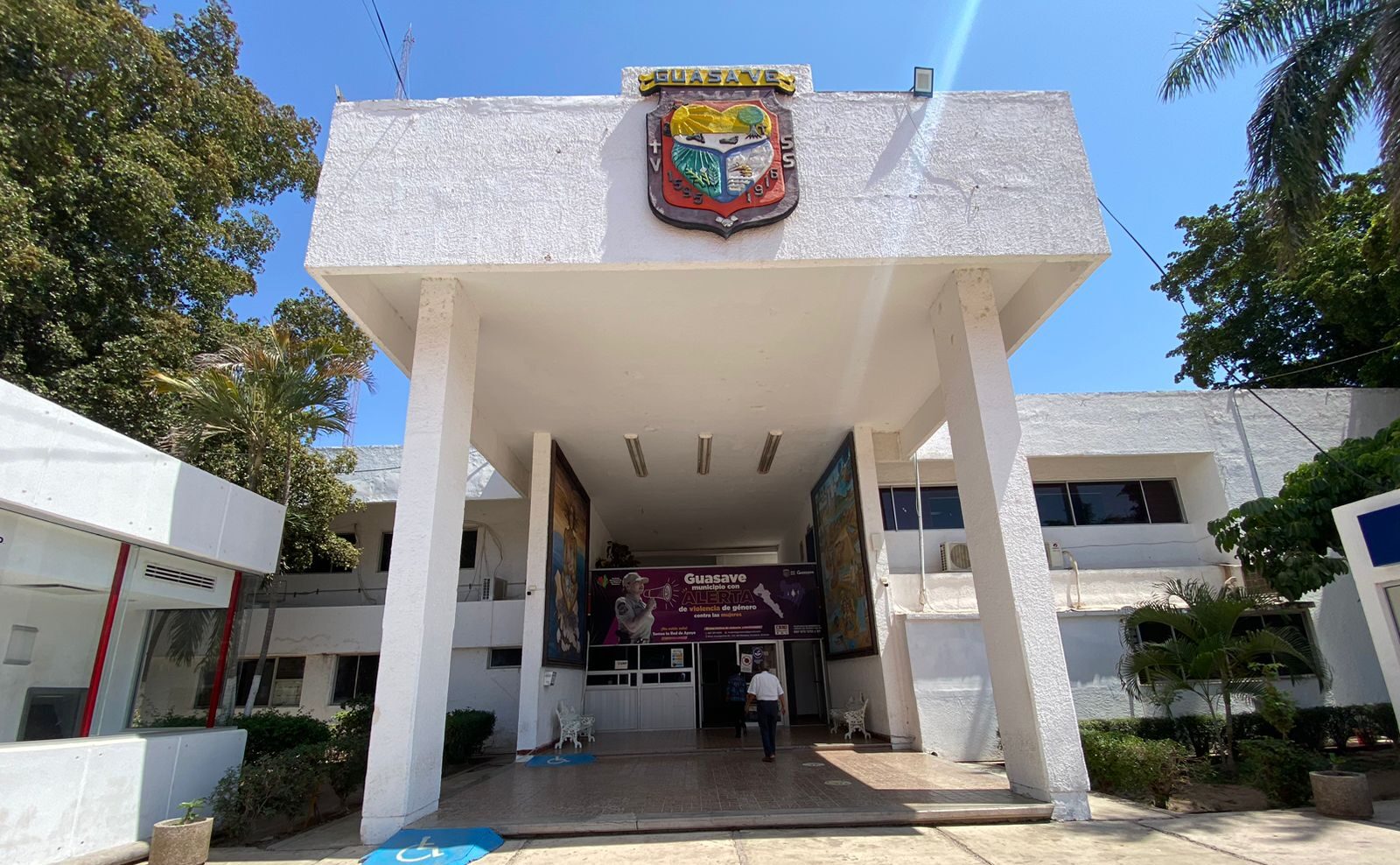 Ayuntamiento de Guasave otorga 20 bases a trabajadores de confianza