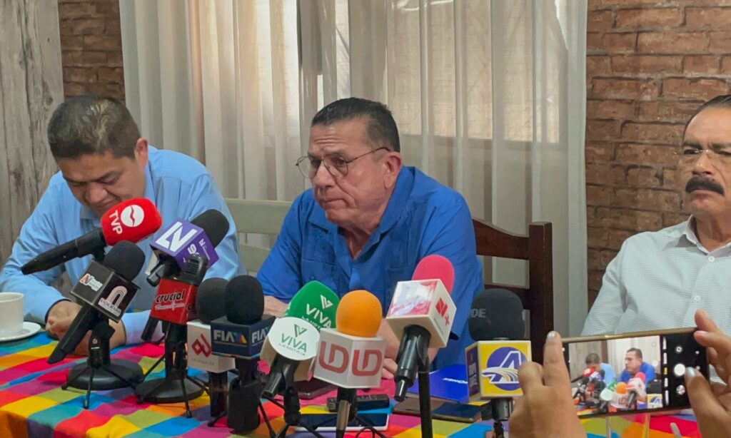 Baltazar Castro Blanco en rueda de prensa