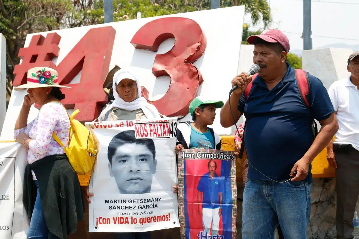 Buscan diálogo con Claudia Sheinbaum los padres de estudiantes de Ayotzinapa