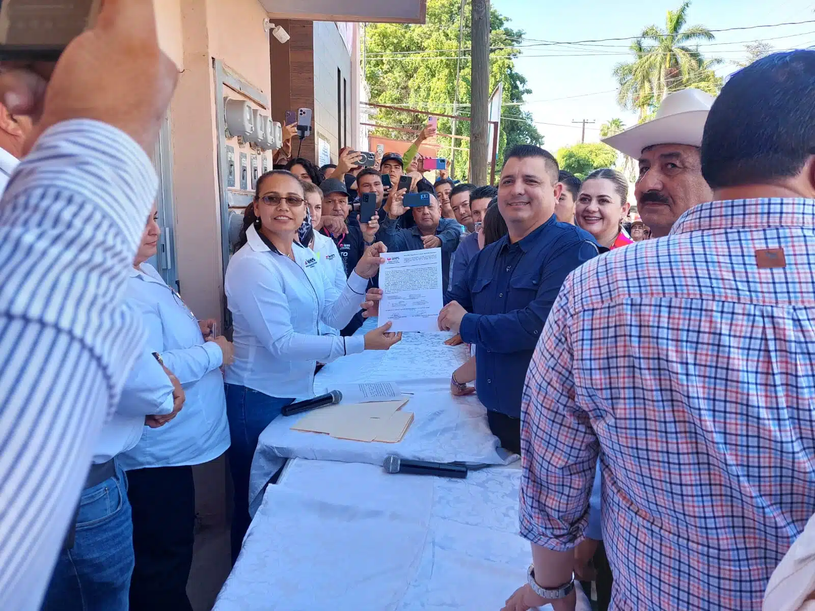 Alberto Rivera Camacho, “El Capy”, recibió constancia de mayoría en la elección para presidente municipal de Angostura.