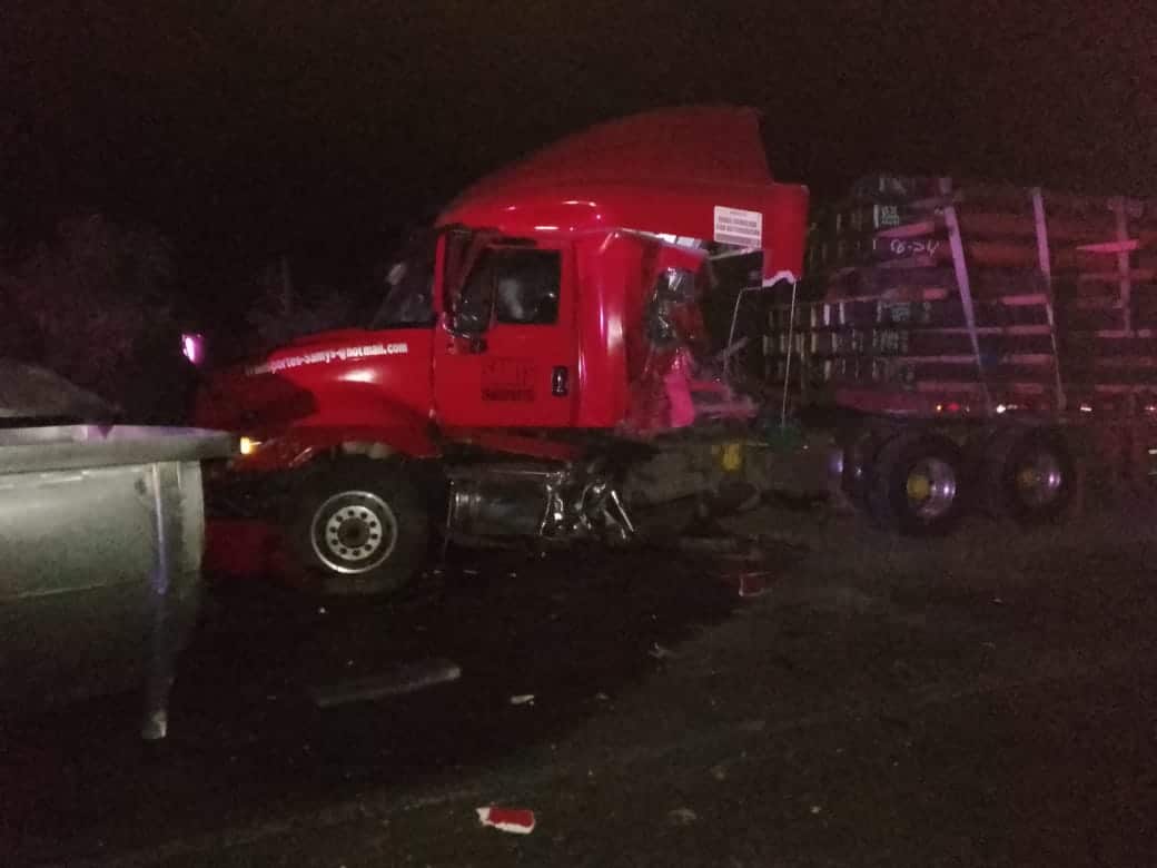 Carambola por la carretera México 15 en Guasave