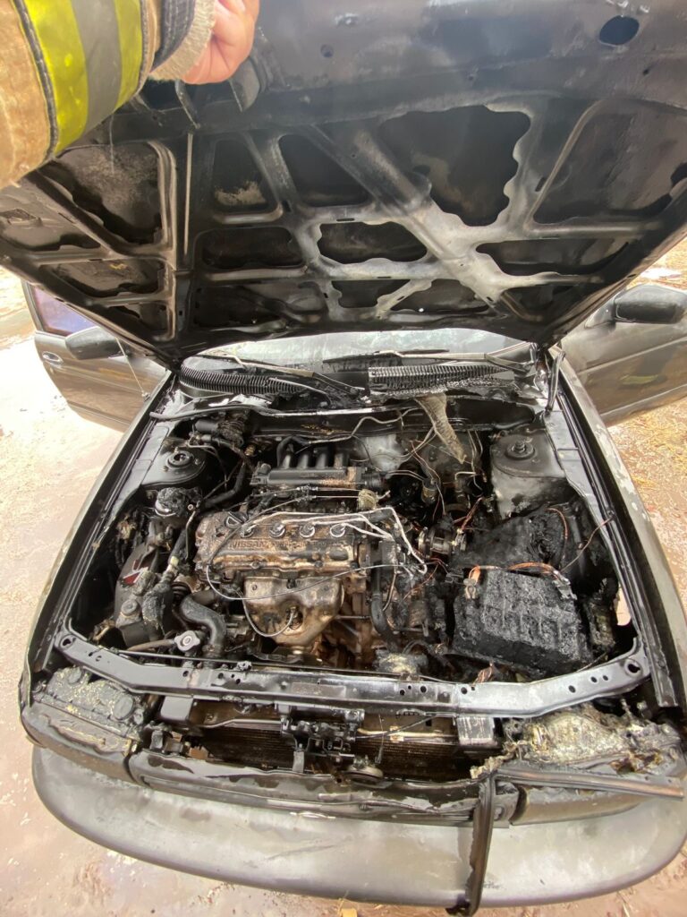 Motor del carro incendiado en La Cruz, Elota