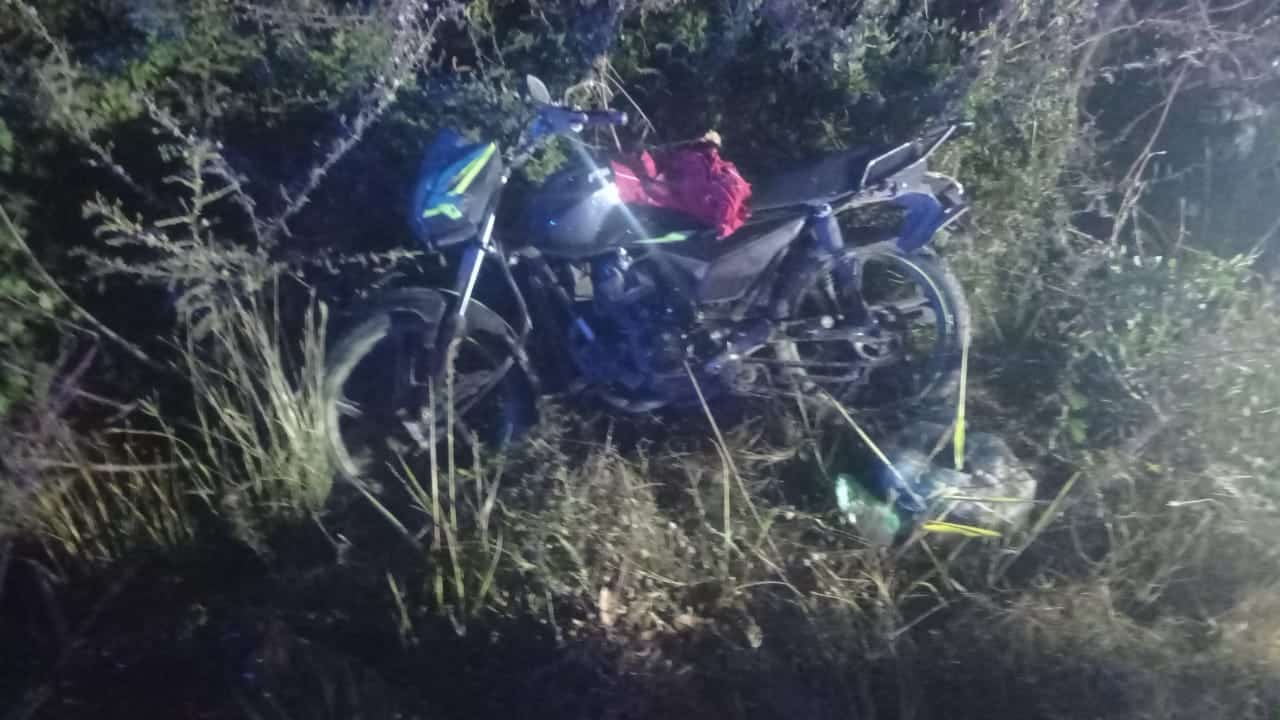Una de las motocicletas participantes en el choque