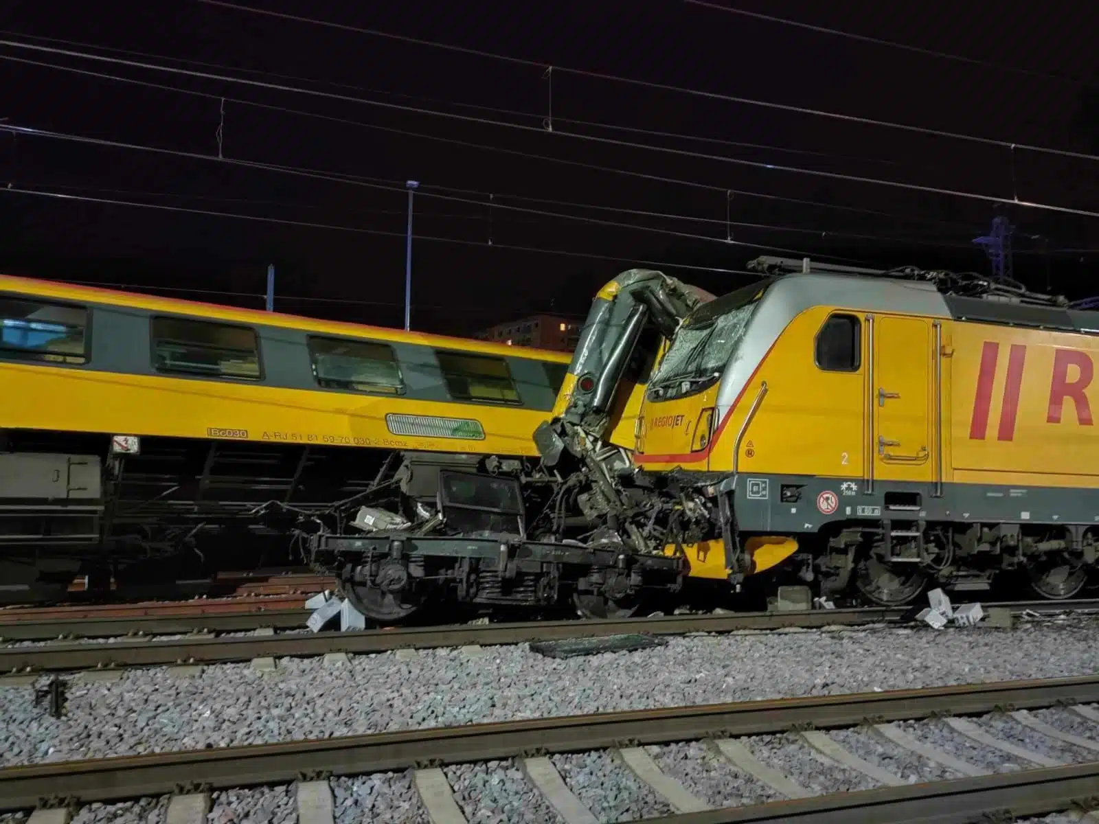 Choque entre trenes en República Checa deja cuatro muertos y 27 heridos