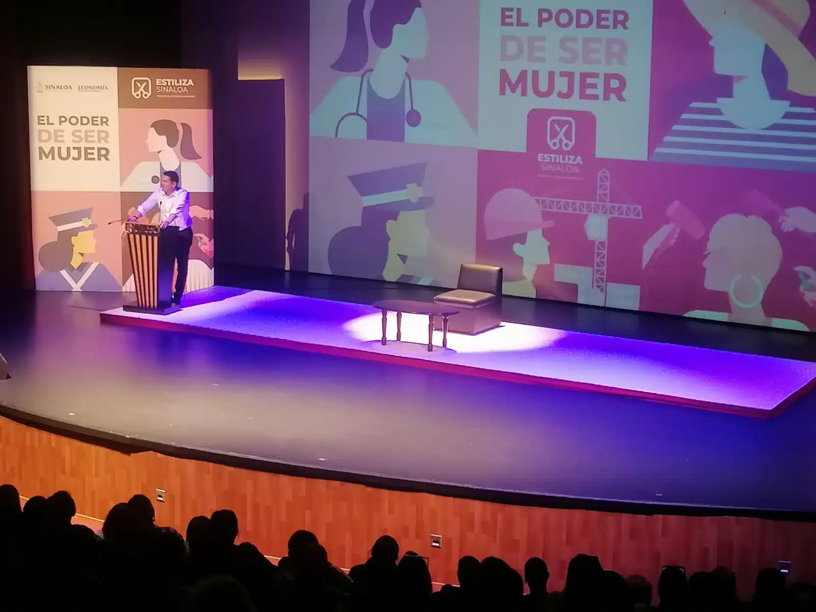 Conferencia El poder de ser mujer impartida por Rocio Guerrero