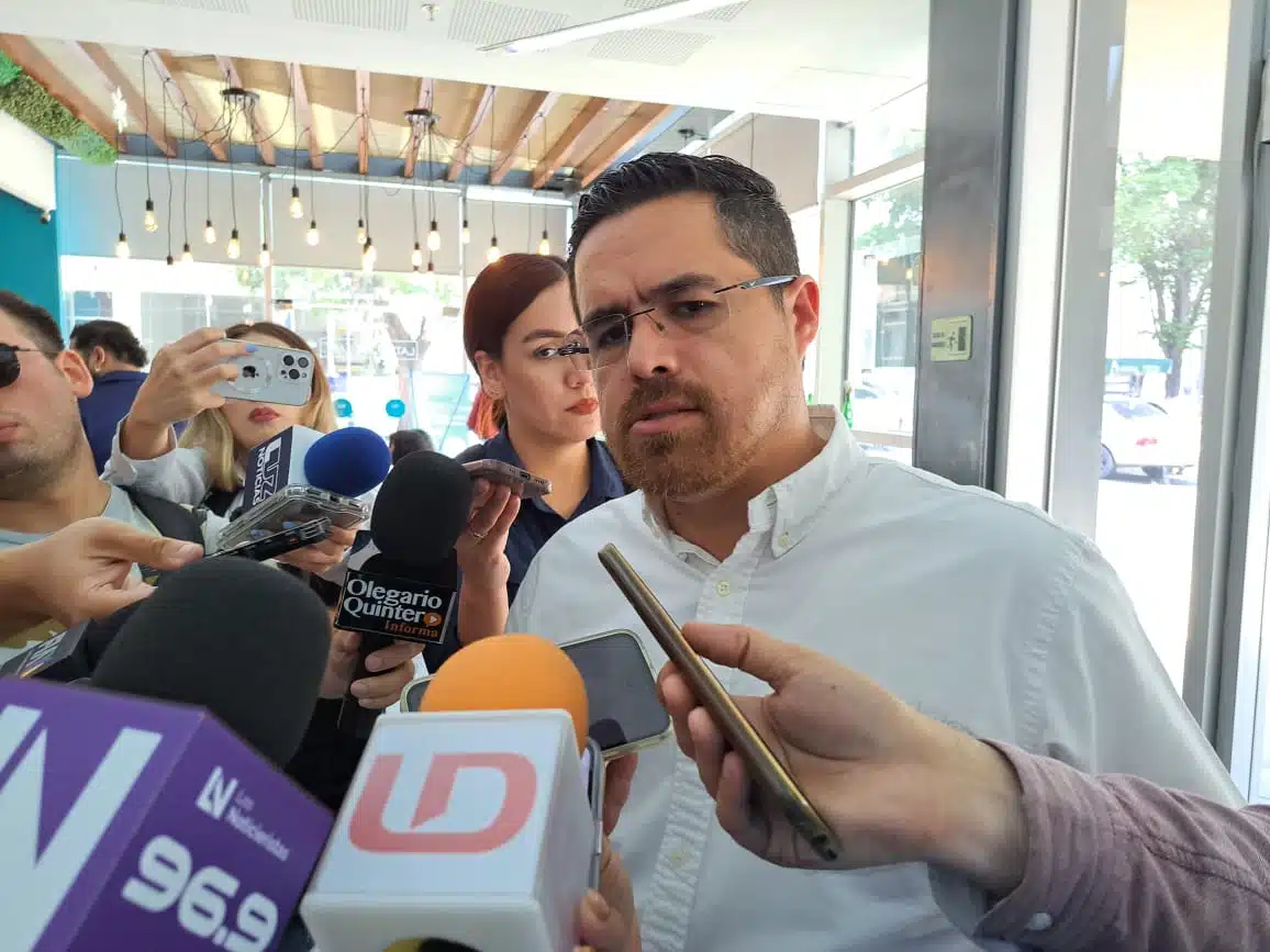Cuitláhuac González Galindo con medios de prensa