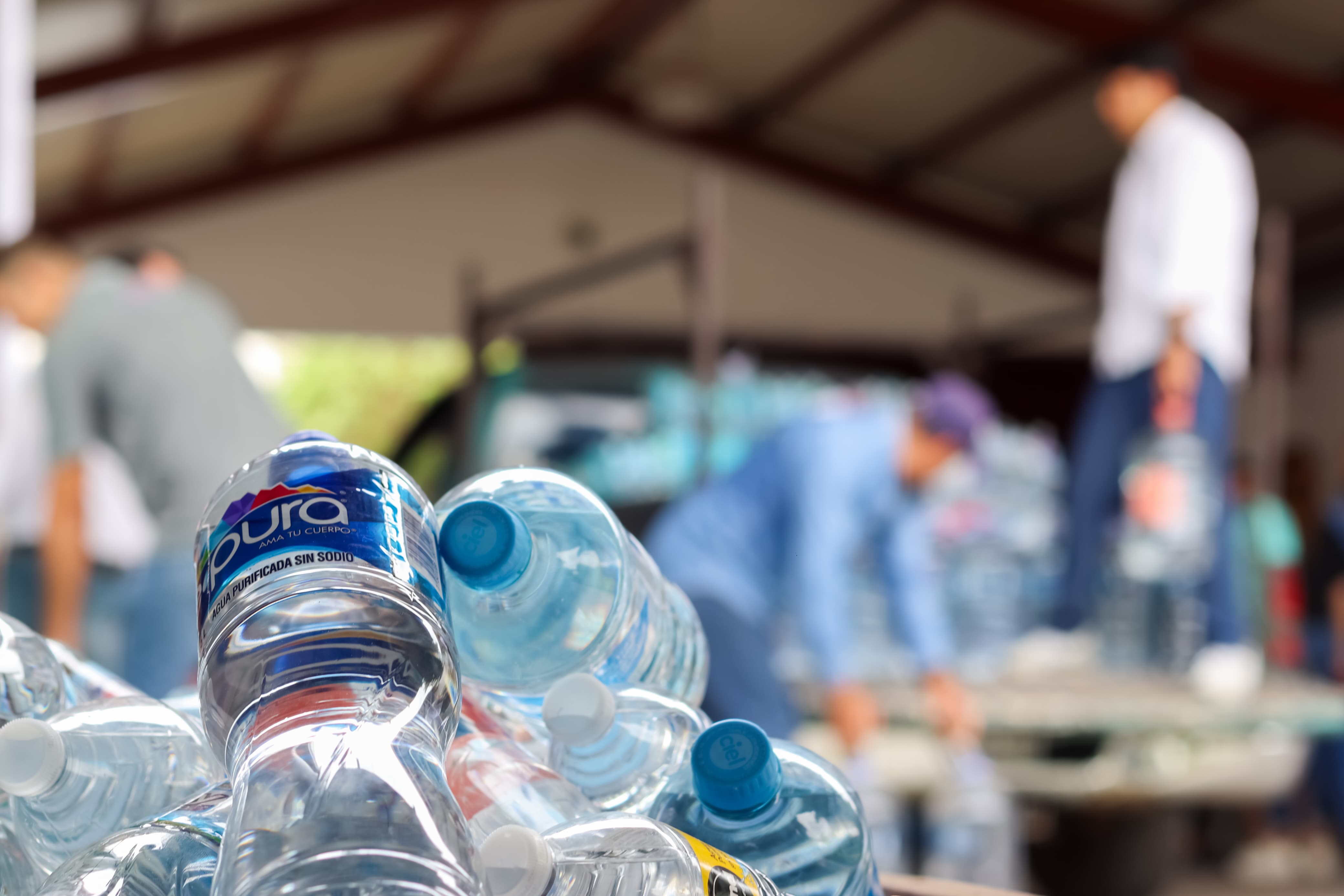Botellas de agua para Aquatón 2024