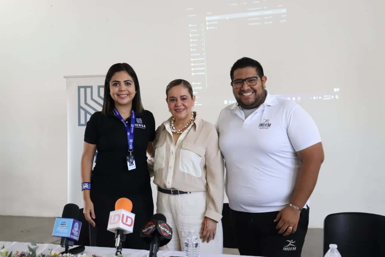 María José Salazar, directora comercial Hersa Corporativo; María Teresa Apodaca Muñoz, presidenta de Sistema DIF Mazatlán, y Jesús Ríos Ortega, coordinador de eventos deportivos del Instituto Municipal del Deporte.