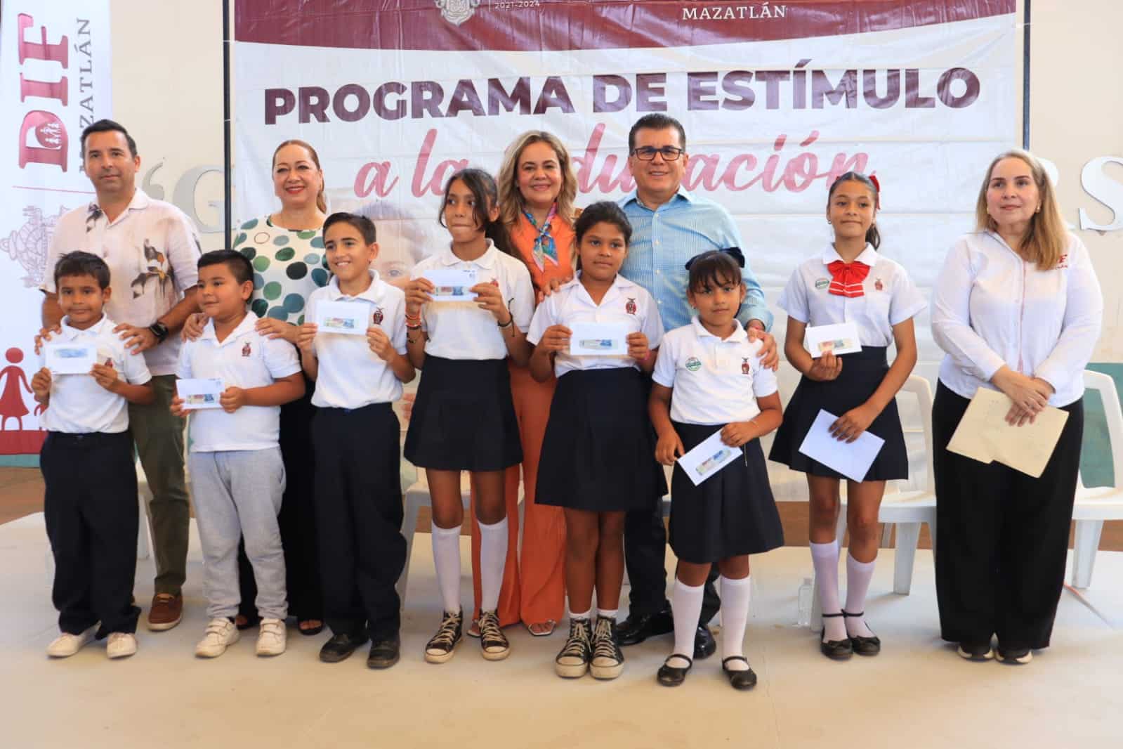 DIF Mazatlán entrega apoyo Probec.