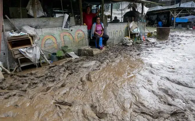 Sube a 19 el número de fallecidos por lluvias en Ecuador