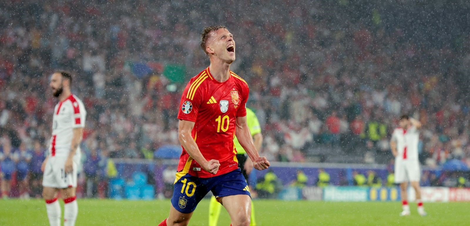Dani Olmo celebrando el cuarto gol de su selección, y así asegurar su boleto a los cuartos de final de la Eurocopa