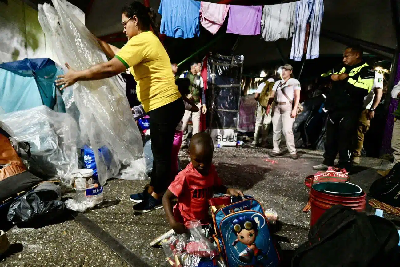 Desalojan campamento de migrantes en la Ciudad de México