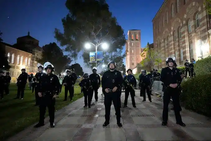 Detienen a 13 propalestinos tras ocupar edificio de la Universidad de Stanford