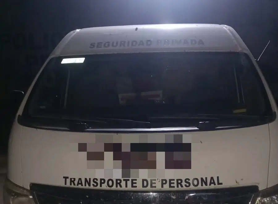 Las personas viajaban en una camioneta de una empresa de seguridad privada cuando fueron detenidos