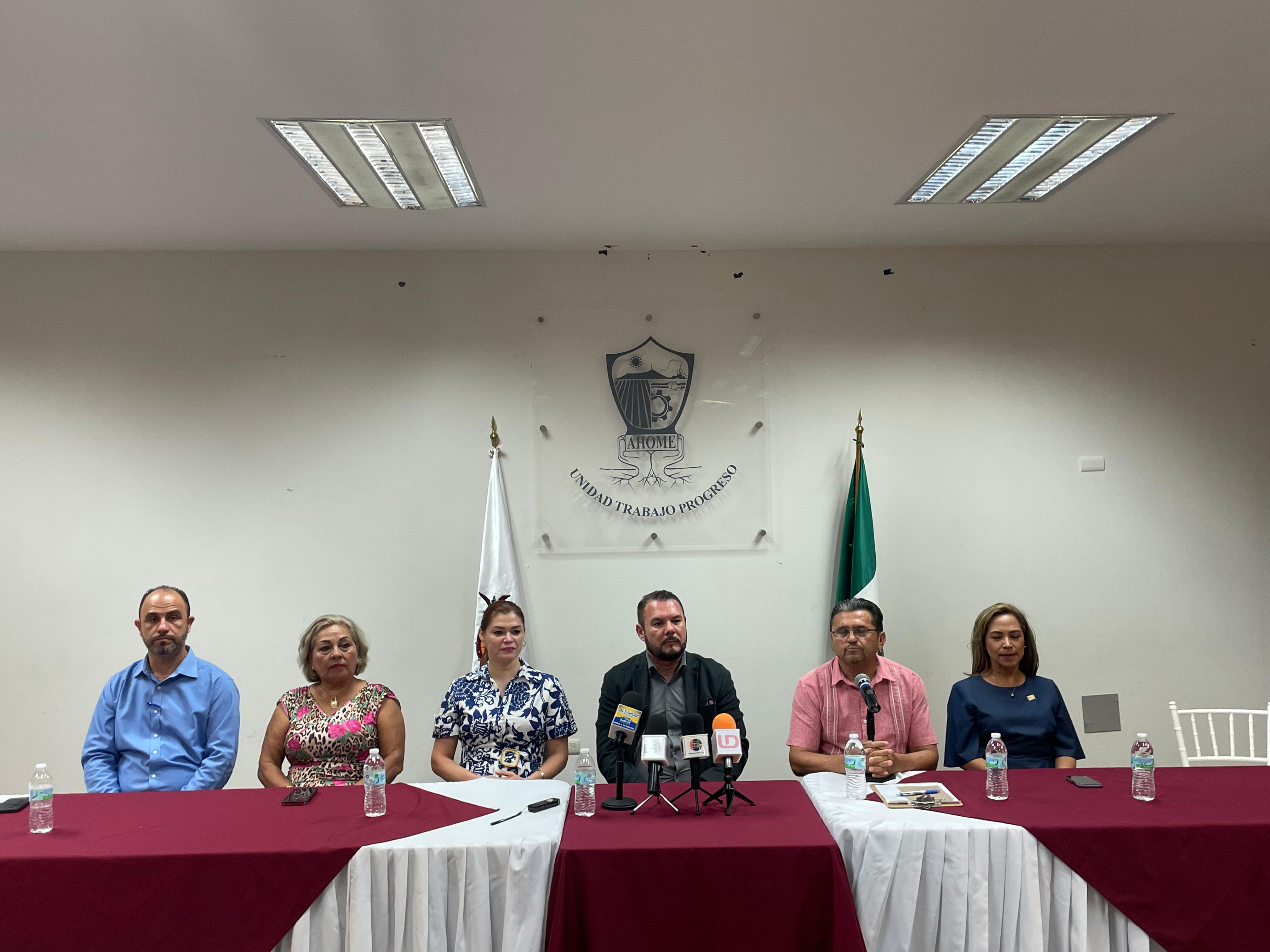 Entrega de apoyos menores y bandas de guerra a instituciones educativas del municipio de Ahome.