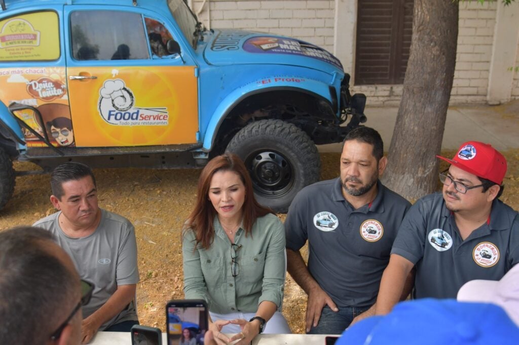 Directora de Turismo de Salvador Alvarado y el grupo Vocheros de la Rosca