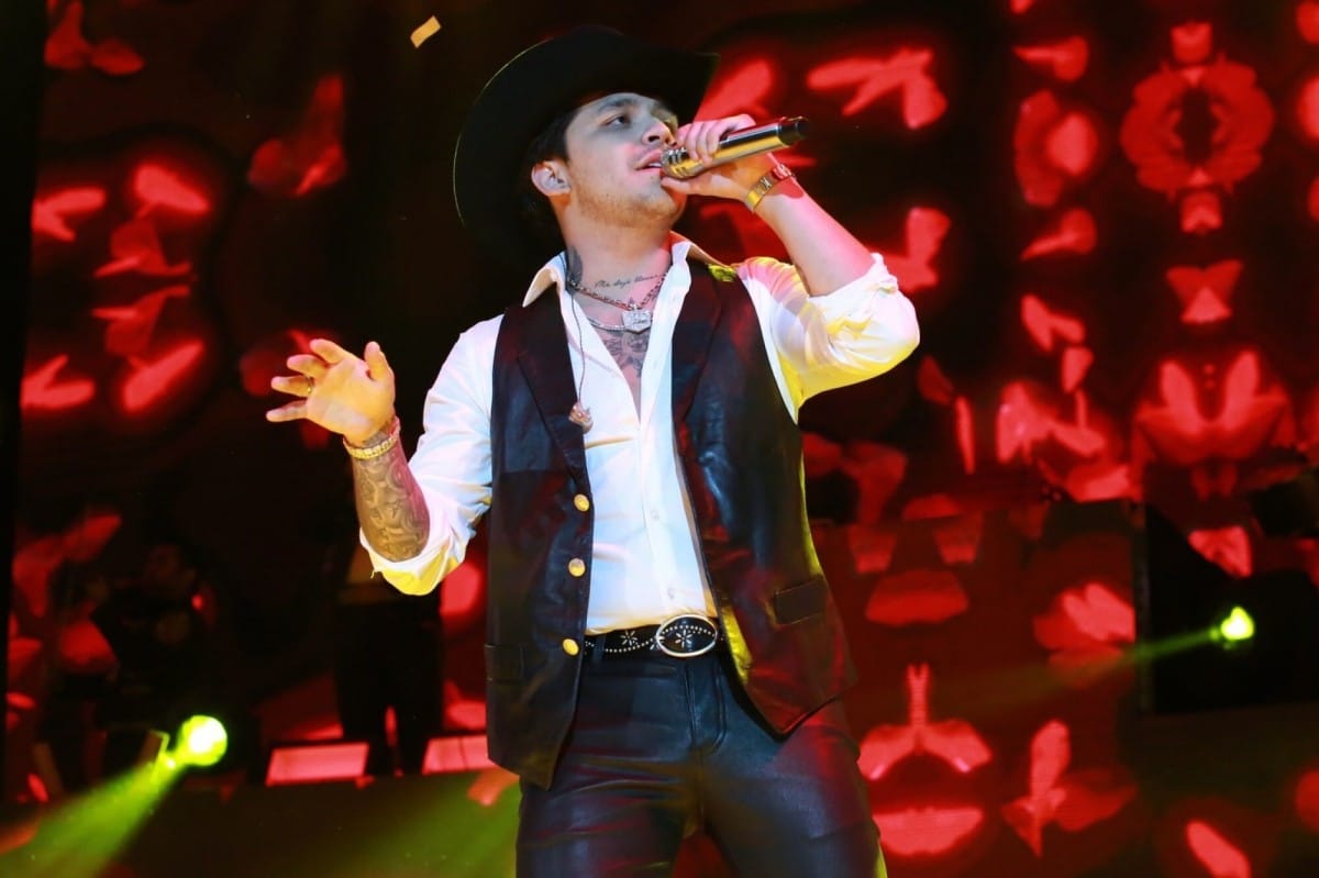 Ecuador cancela concierto de Christian Nodal por amenaza de bomba