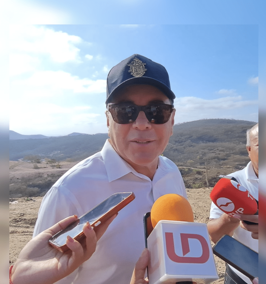 Édgar González Zataráin, presidente municipal de Mazatlán, en entrevista con los medios de comunicación