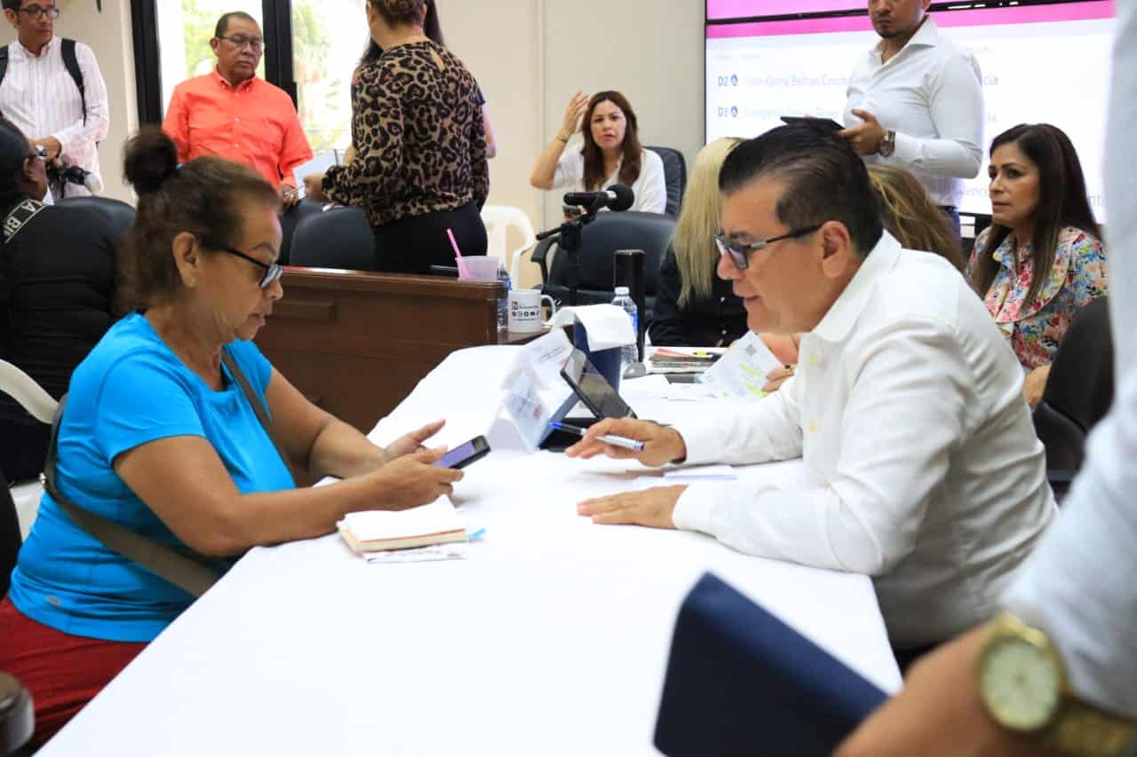 Edgar González Zataraín en el programa Escuchando a la gente
