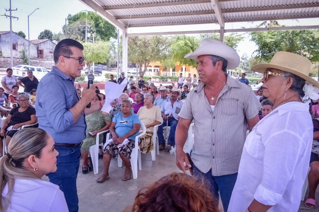 Édgar González se reúne con los habitantes de la zona rural del municipio