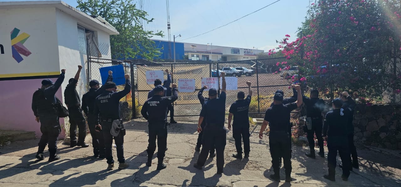 Elementos de la Guardia Civil en Michoacán realizan paro de labores