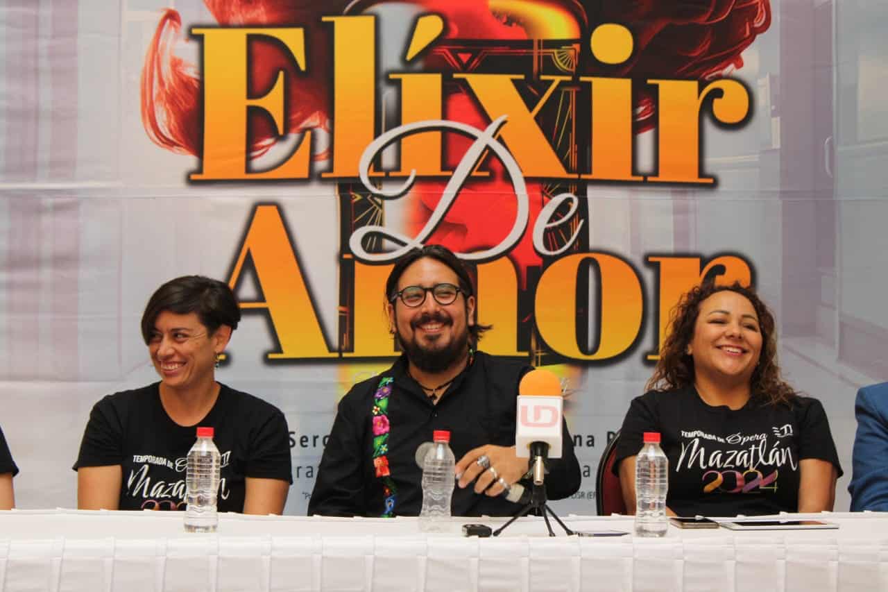 Conferencia de prensa del director y elenco de la obra "Elíxir de Amor"