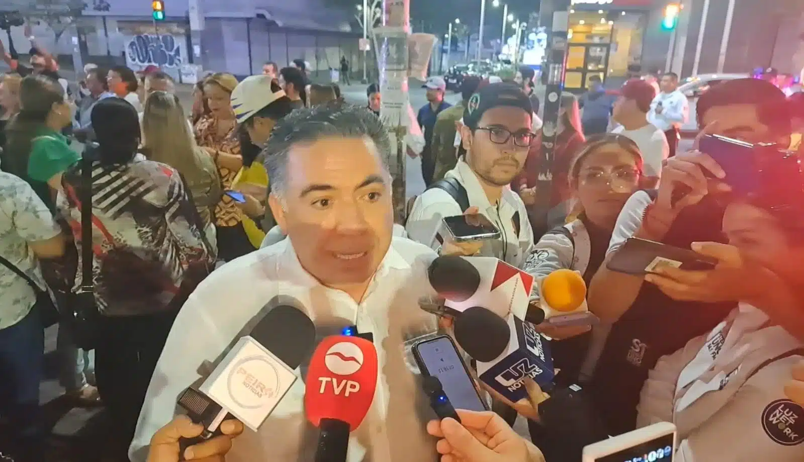 Enrique Inzunza Cázarez, candidato al Senado de la República por Morena, en entrevista con los medios de comunicación en Culiacán