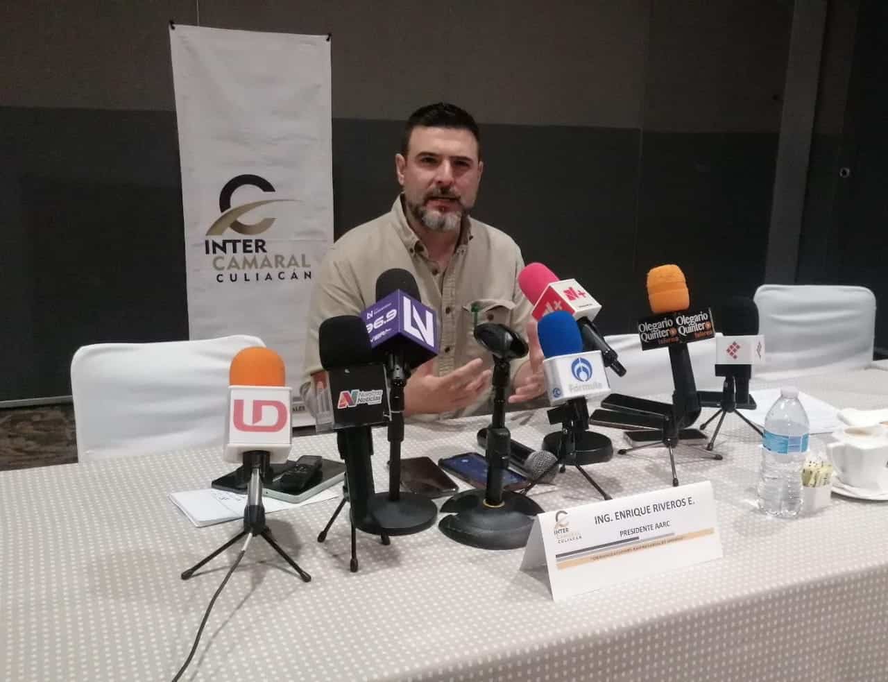 El presidente de la AARC en conferencia de prensa