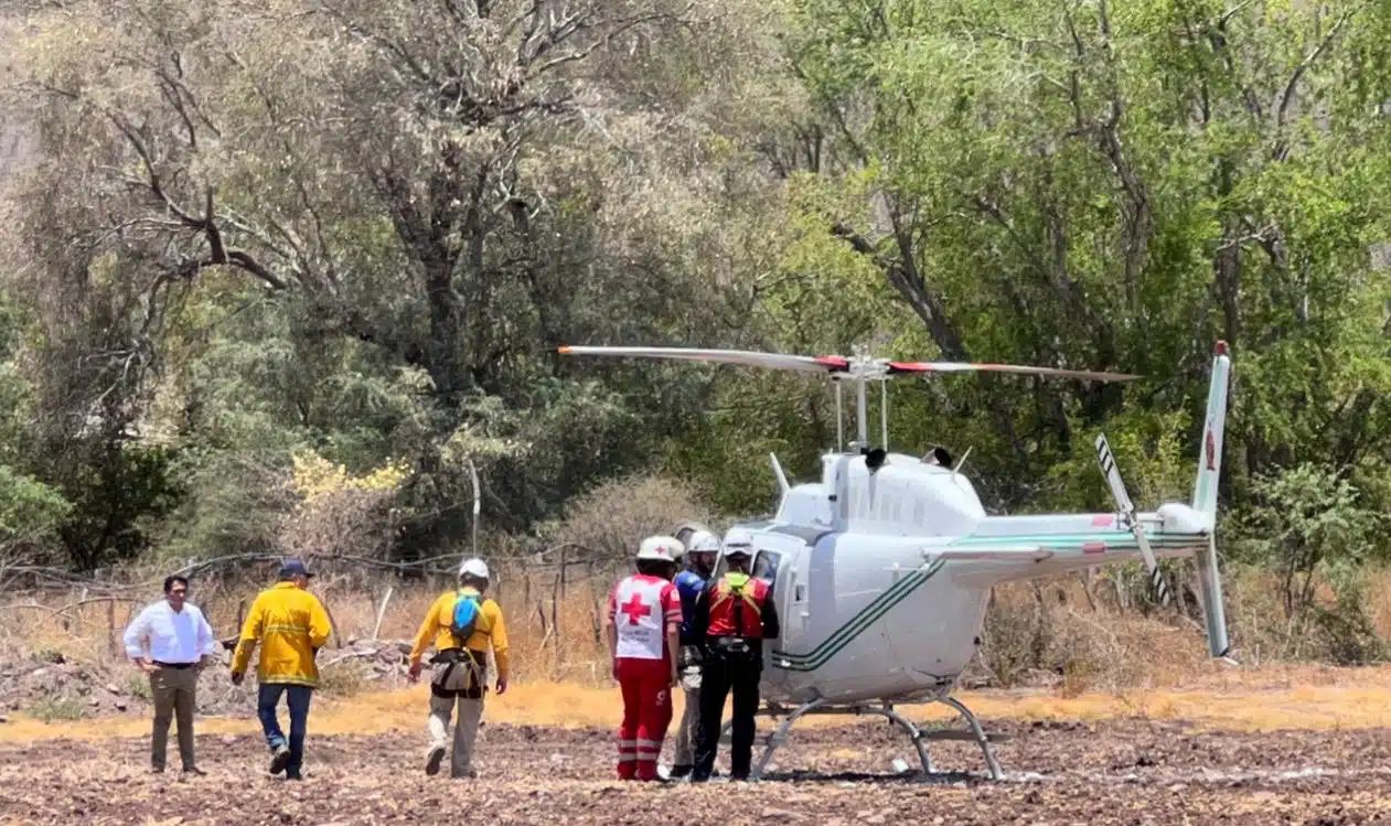 Equipo de rescate acudieron al cerro de Carricitos en Guamúchil