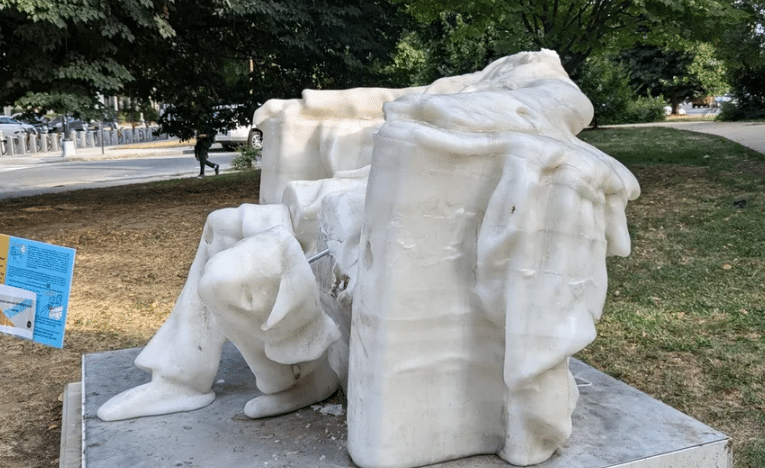 El calor derrite estatua de Abraham Lincoln en Washington