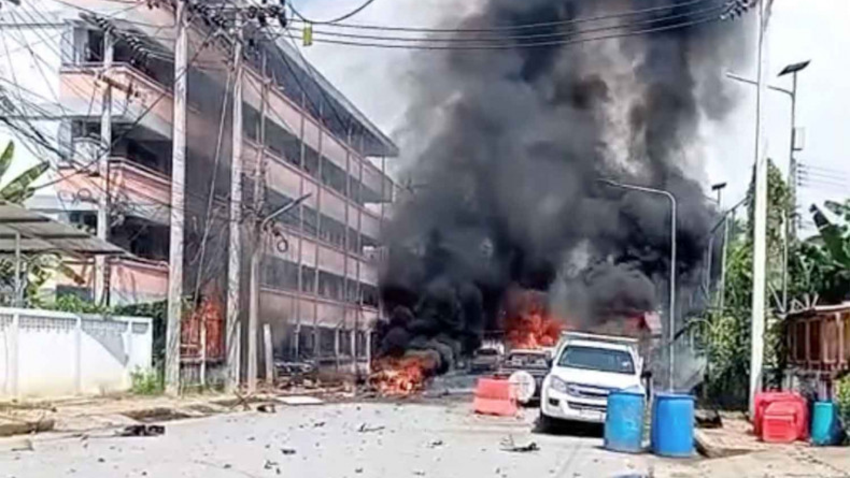 Explosión de coche bomba en Tailandia; hay un muerto y 16 heridos