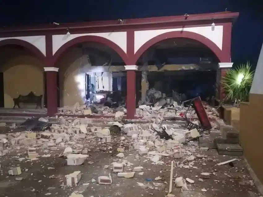 Explota oficina de la agencia municipal indígena de Santa María Jiutepec