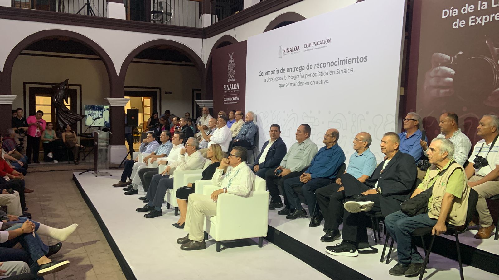 Entrega de reconocimientos a fotoperiodistas de Sinaloa por el Día de la Libertad de Expresión