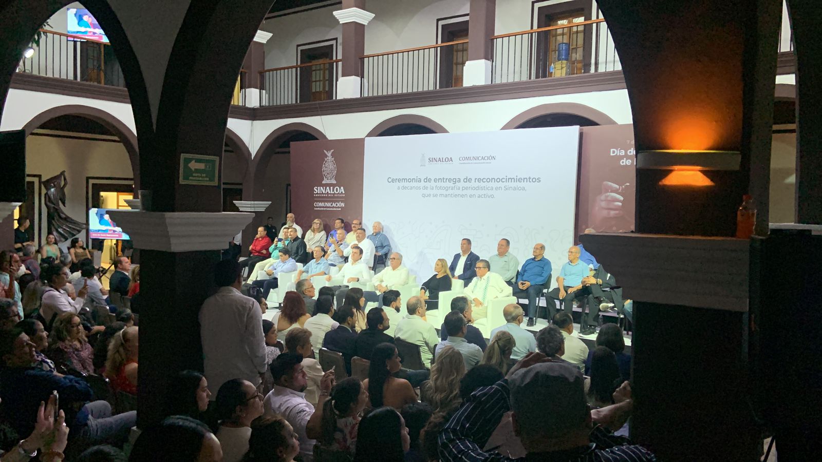 Entrega de reconocimientos a fotoperiodistas de Sinaloa por el Día de la Libertad de Expresión