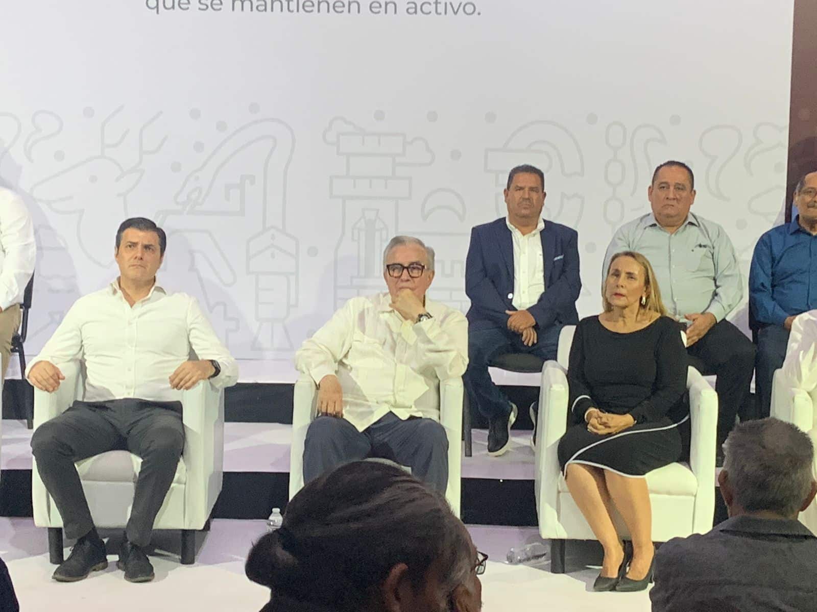 Rubén Rocha Moya durante la entrega de reconocimientos a fotoperiodistas de Sinaloa