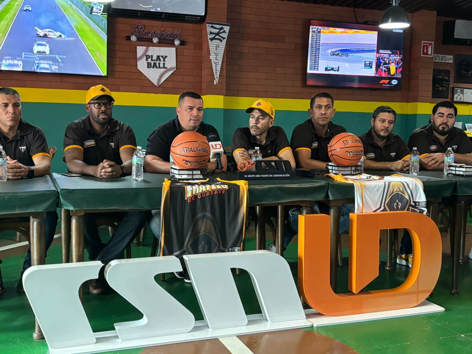 Conferencia de prensa de los directivos y técnicos de Frayles de Guasave