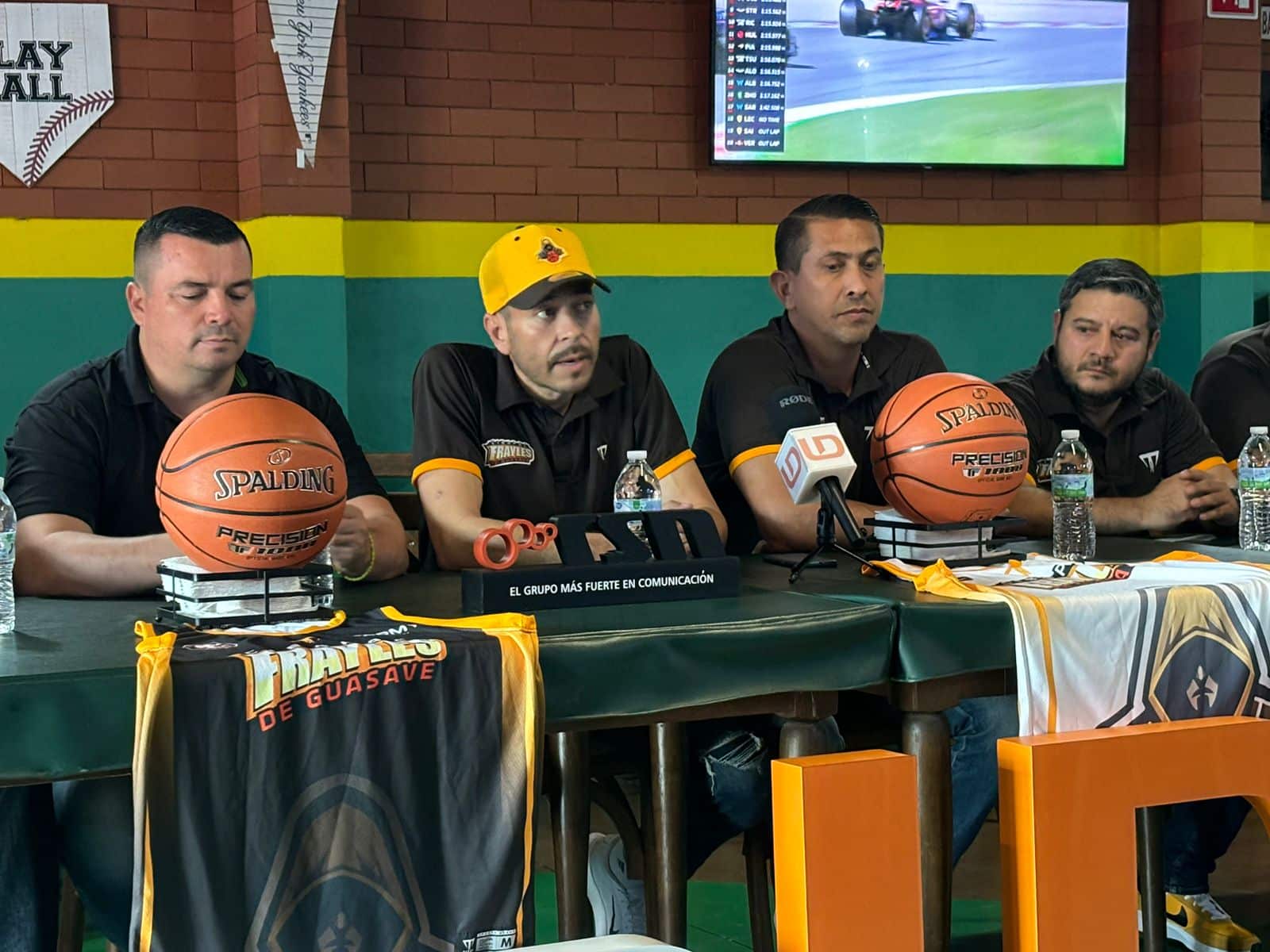 Conferencia de prensa de los directivos y técnicos de Frayles de Guasave