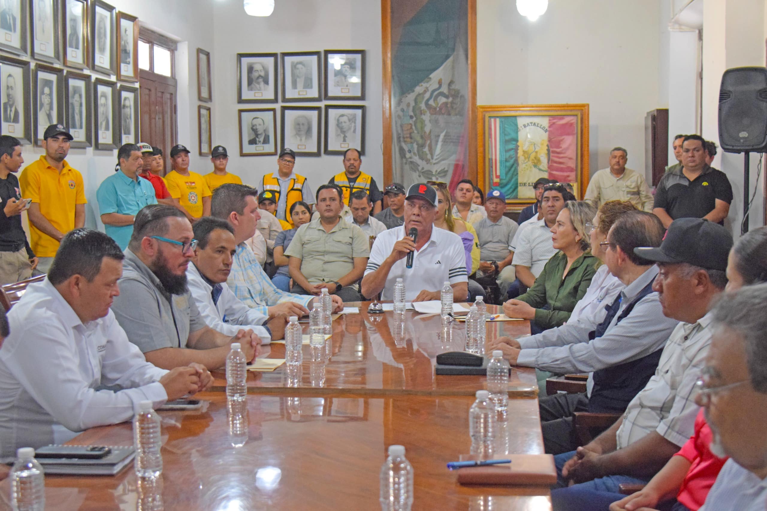 Gildardo Leyva Ortega, presidente municipal de El Fuerte, en el Consejo Municipal de Protección Civil del municipio