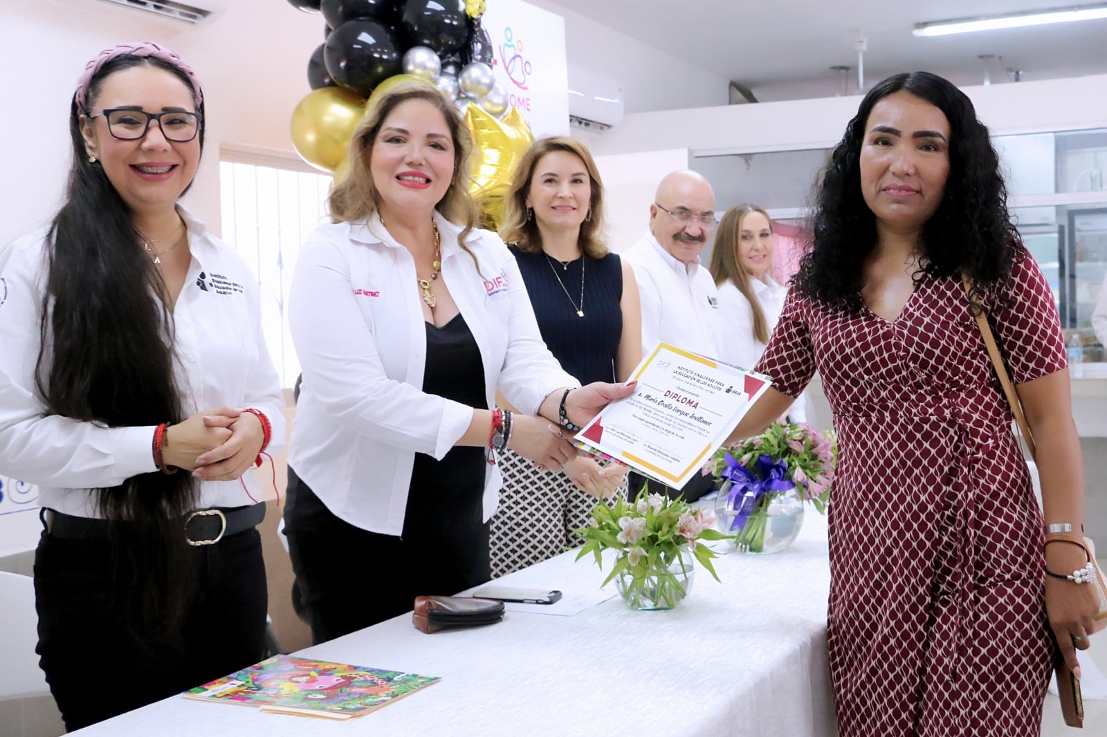 Alumnos graduados gracias a Pannasir y el Instituto Sinaloense de Educación para Jóvenes y Adultos