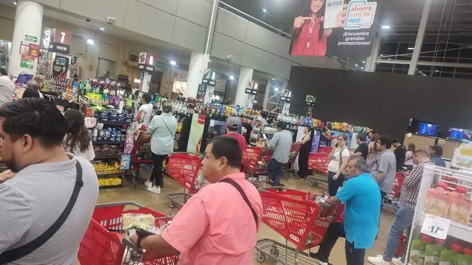 Grandes filas en tiendas de Nuevo León por compras de pánico ante tormenta “Alberto”