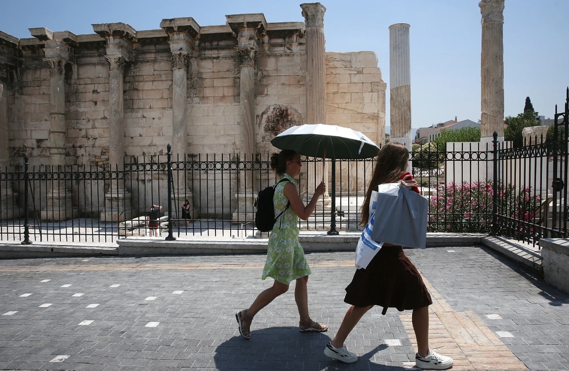 Grecia cierra escuelas por fuerte ola de calor; anuncian posibles incendios