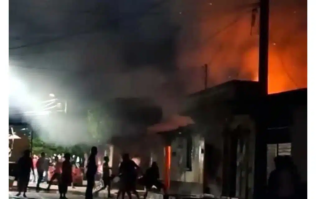 Grupo armado quema casas en el municipio de La Concordia, en Chiapas