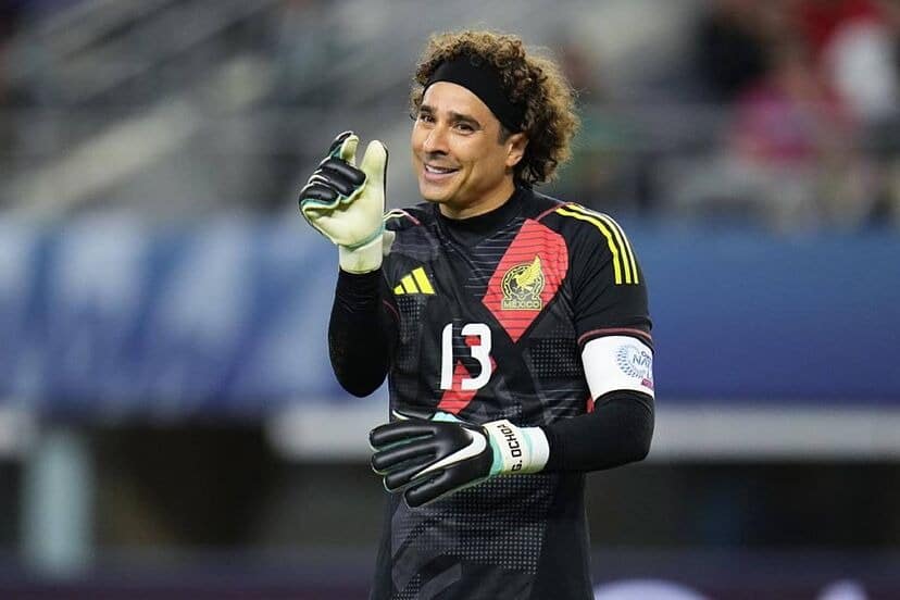 El portero Guillermo Ochoa