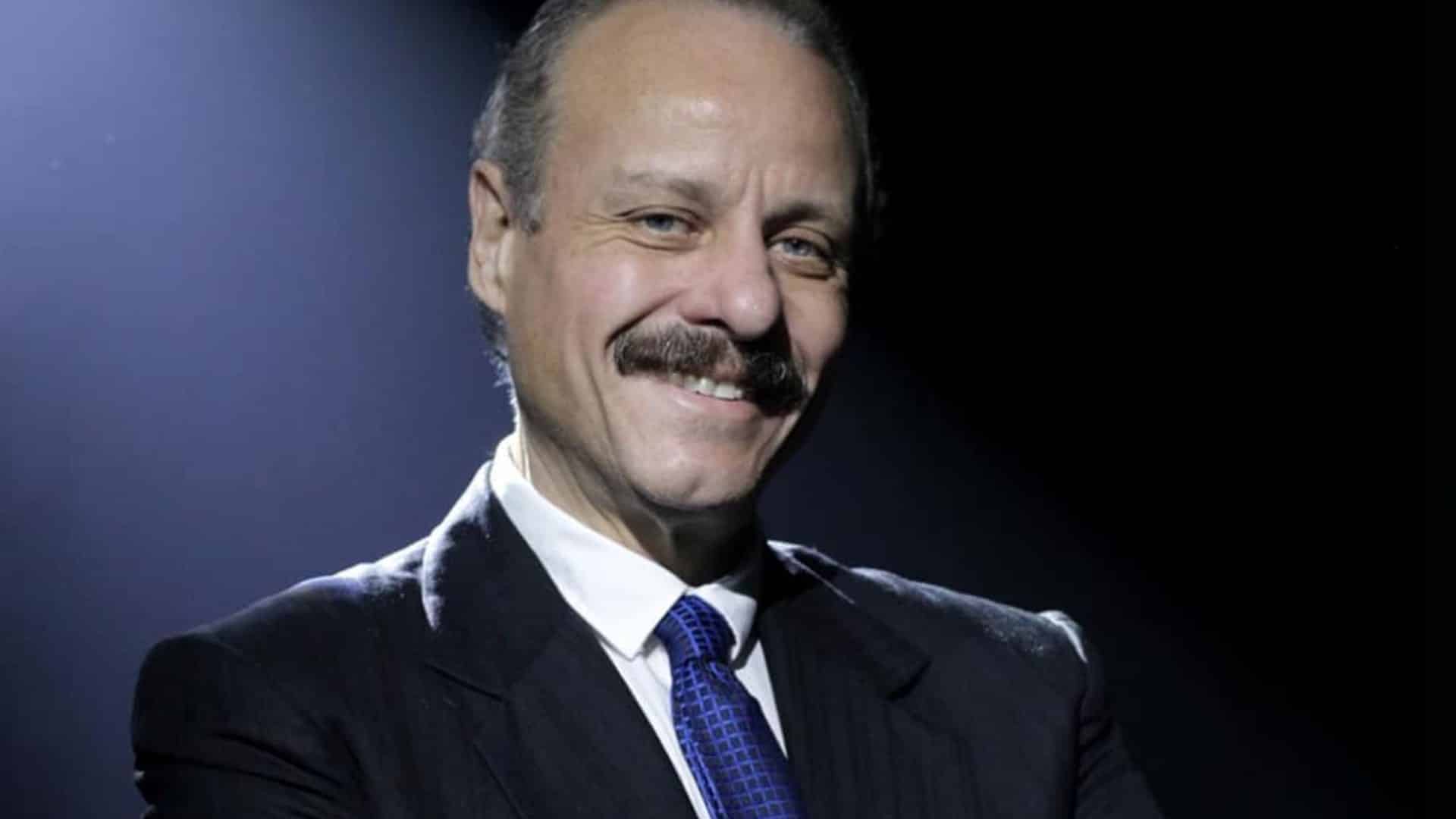 Hospitalizan de emergencia al actor Rubén Cerda