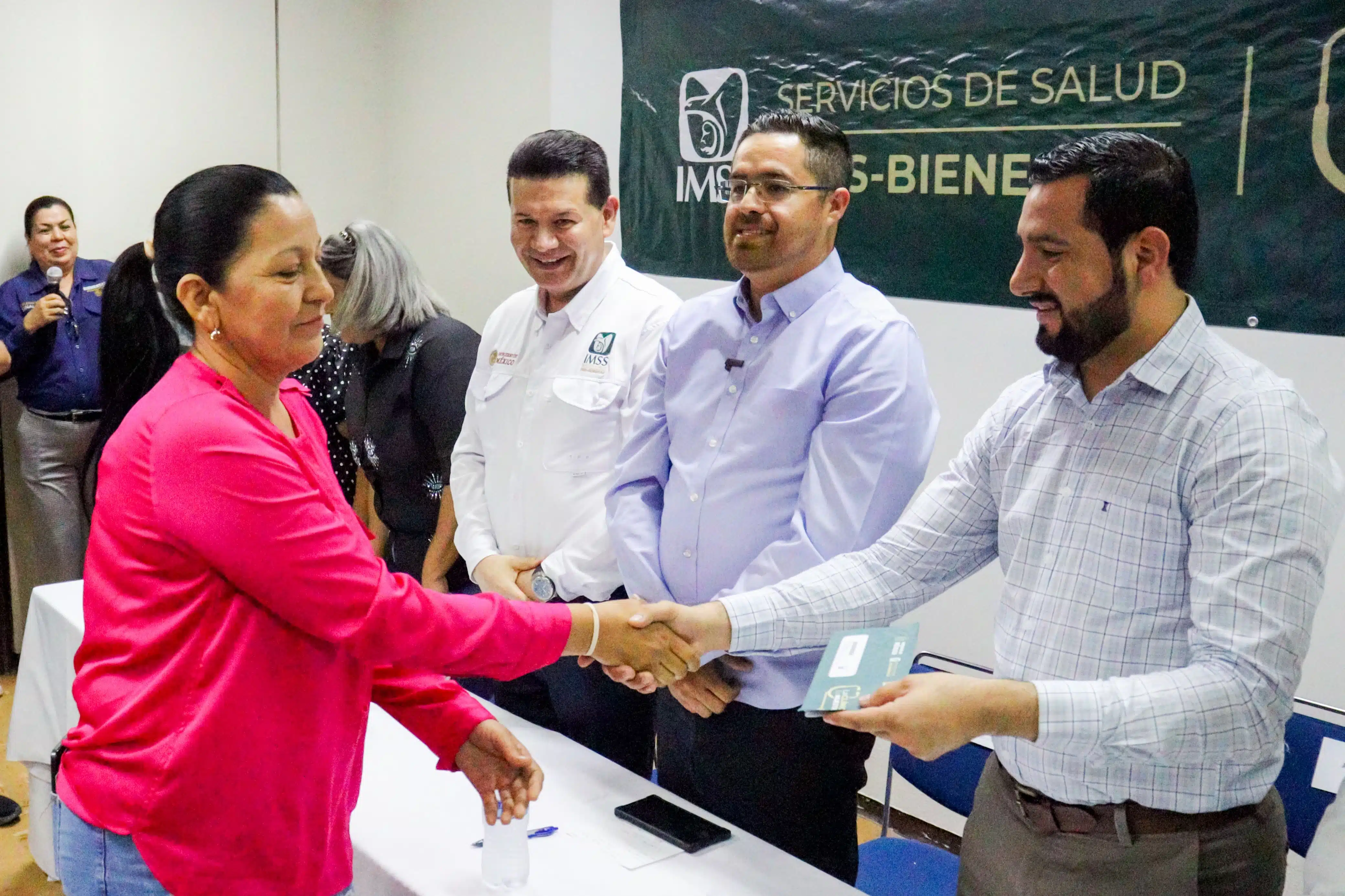 Entrega de tarjetas IMSS-Bienestar