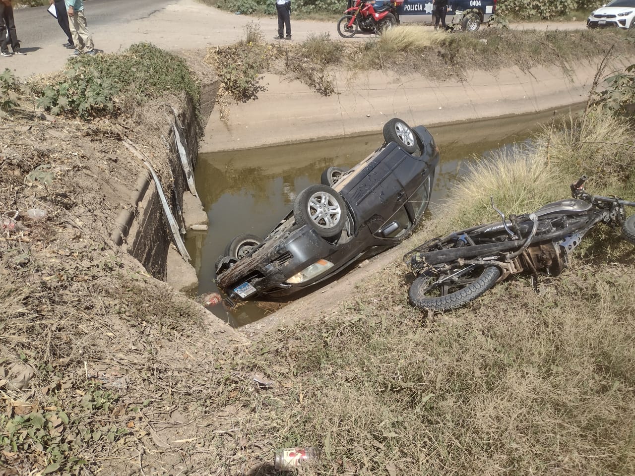 Motocicleta y automovil involucrados en accidente Costa Rica, Culiacán