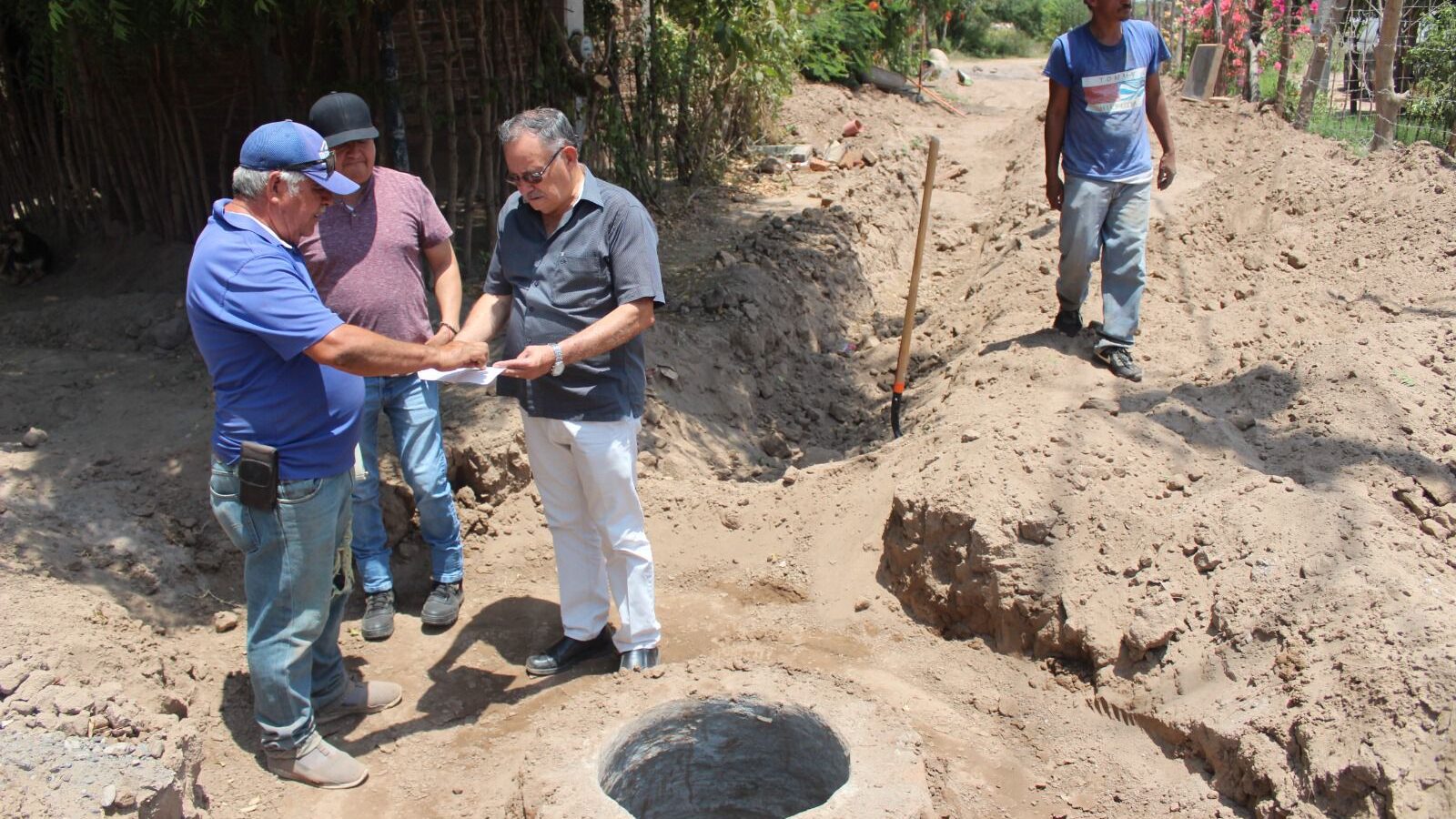 Sistema de drenaje y ampliación en red de agua potable en El Tecomate