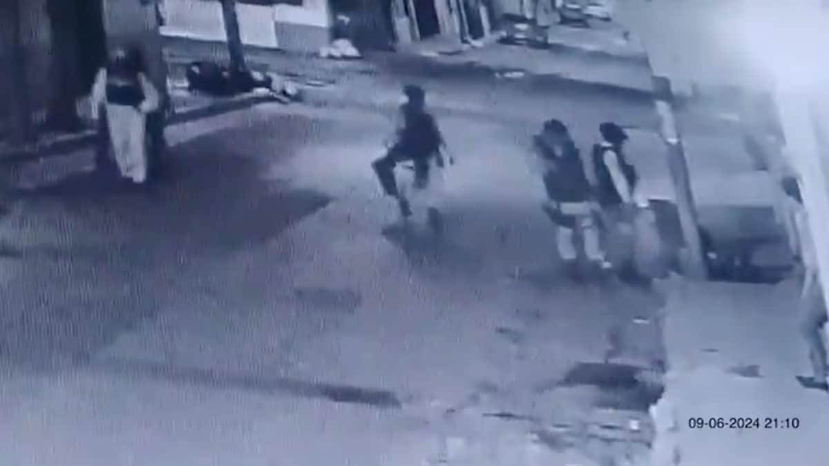 Elementos de la Guardia Nacional Afuera del domicilio involucrado en homicidio múltiple