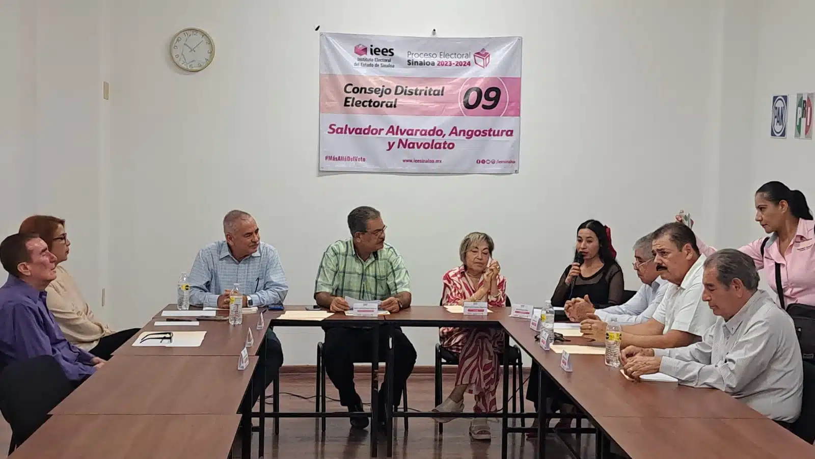 En mesa redonda reconocen a expresidentes del Consejo Electoral en Salvador Alvarado